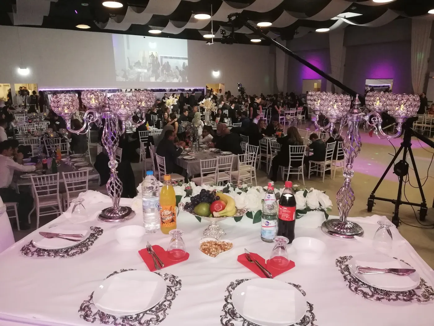 Voll besetzter Saal bei einer Feier im Kismet Festsaal