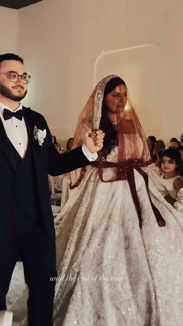 Braut in festlichem Kleid im Kismet Festsaal